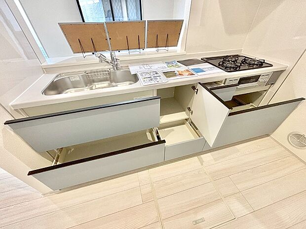 使いやすさを優先したスライド式収納タイプ!