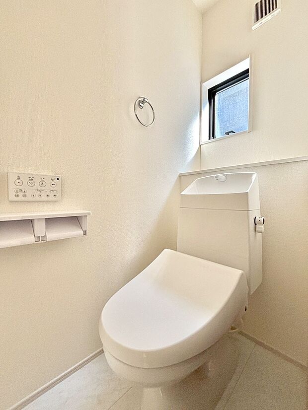 トイレは1階と2階それぞれに配置されていてとても便利です。