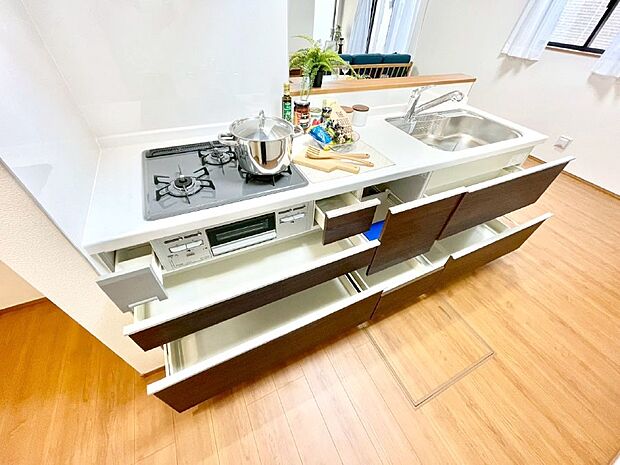 使いやすさを優先したスライド式収納タイプ!