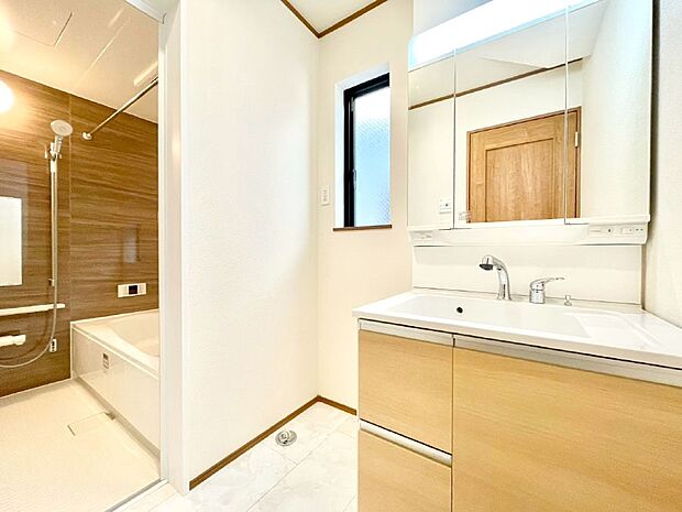 清潔感のある快適空間です。毎日の身支度も気持ち良くお使い頂けます。