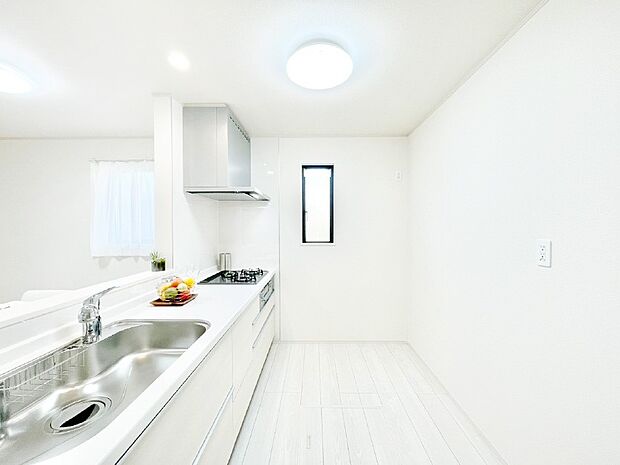 ゆとりあるキッチンスペースでお料理や食後の後片付けもスムーズに!