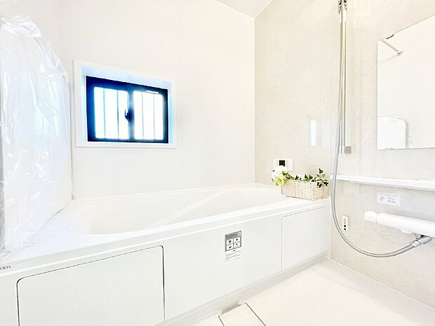 浴室乾燥機付きのバスルームでいつでも快適なバスタイムが楽しめます!