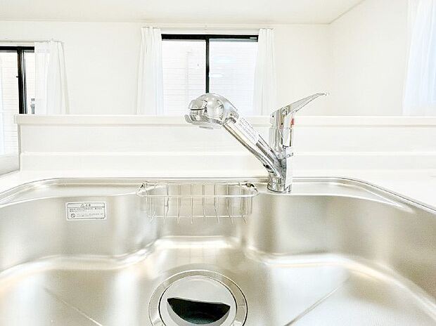 いつでも清潔なおいしいお水を。一つの水栓で水道水と浄水を使い分け。