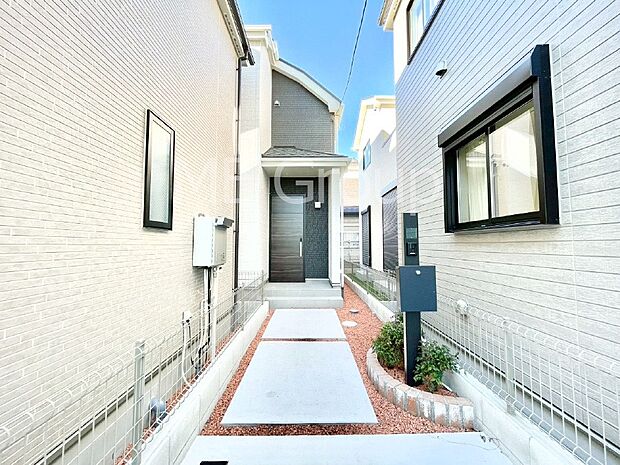 心地よい暮らしが送れそう!明るい陽光に包まれる全室2面採光の住まい。