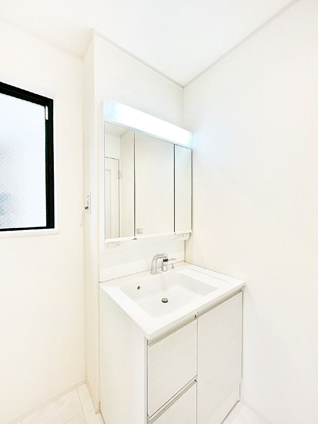 キッチン背面に洗面室を配置した家事ラク動線は忙しいご家庭に嬉しいですね!