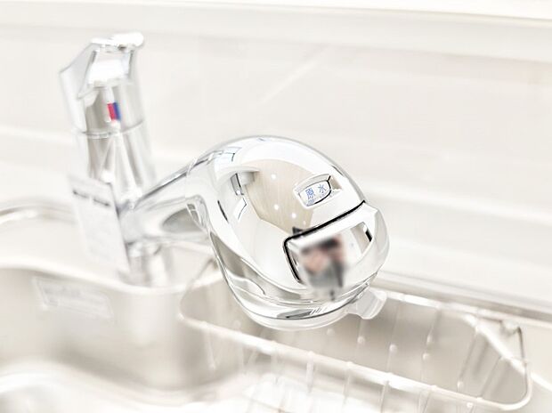 いつでも清潔なおいしいお水を。一つの水栓で水道水と浄水を使い分け。