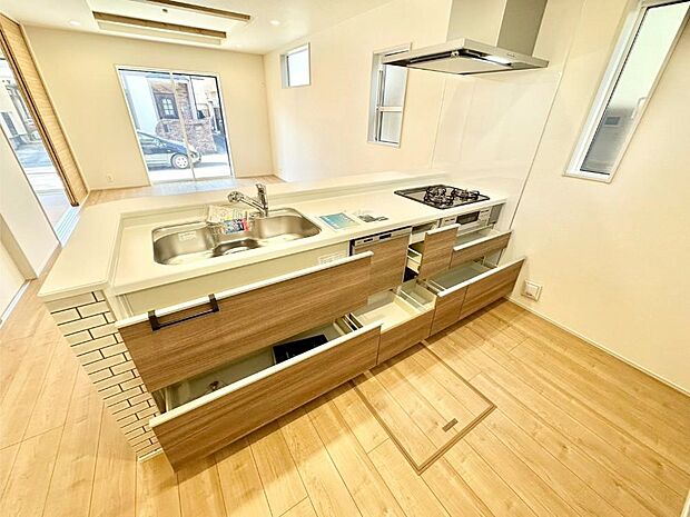 使いやすさを優先したスライド式収納タイプ！