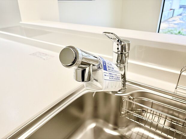 いつでも清潔なおいしいお水を。一つの水栓で水道水と浄水を使い分け。