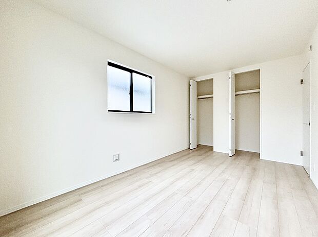 お子さまのお部屋としても！衣類の整理整頓に便利なクローゼット付きの洋室！