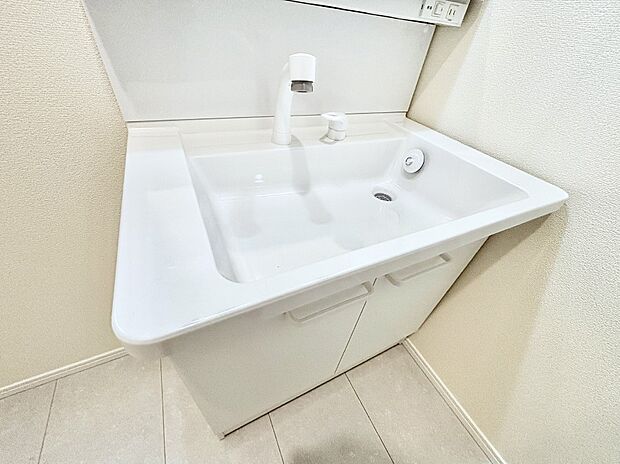 ハンドシャワー付き！使いやすい洗面台。