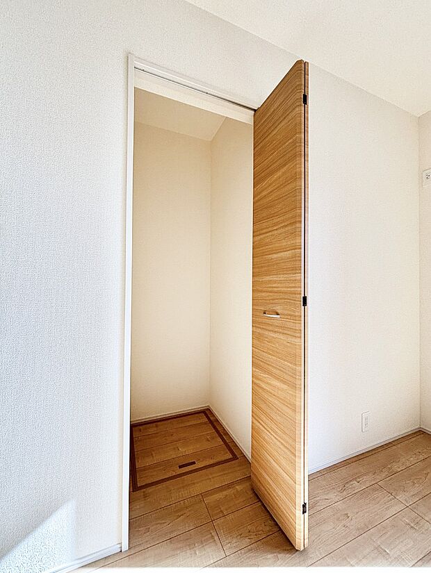 リビング収納。散らかりがちなリビングもスッキリと保てますね。