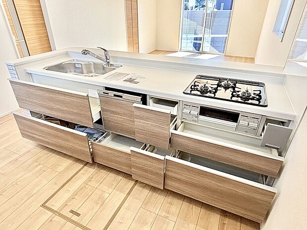 使いやすさを優先したスライド式収納タイプ！