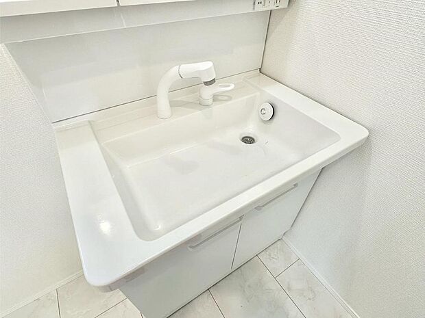 ハンドシャワー付き！使いやすい洗面台。