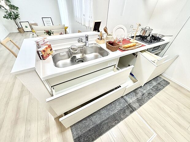 使いやすさを優先したスライド式収納タイプ！