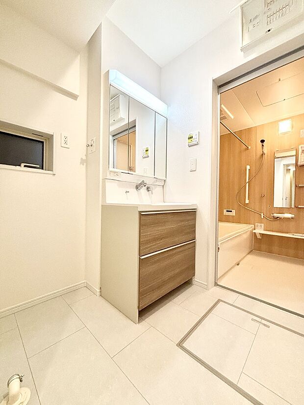 清潔感のある快適空間です。毎日の身支度も気持ち良くお使い頂けます。 