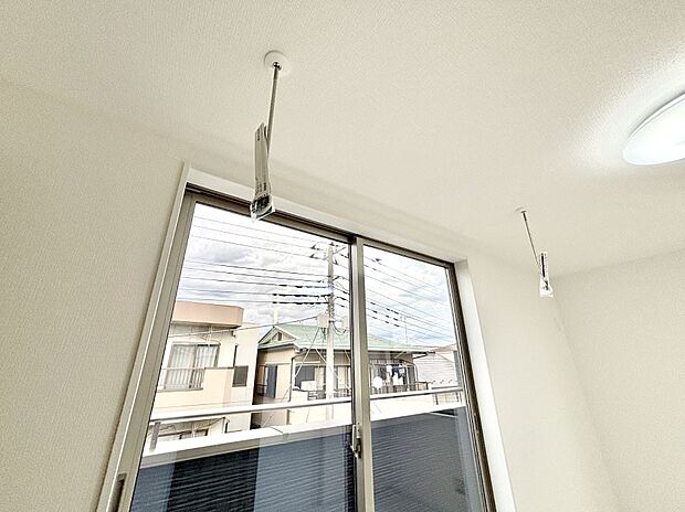 室内物干しポール。梅雨や花粉の時期に大活躍します。