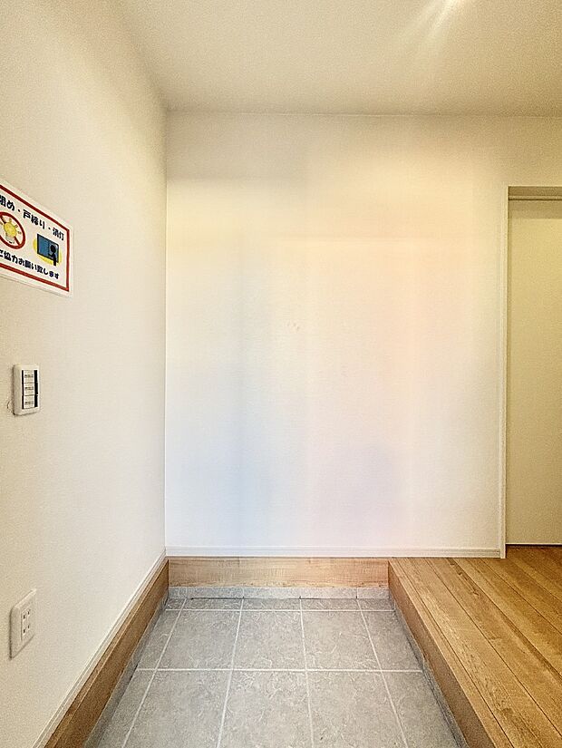 明るい玄関はお客様をお出迎えするのにぴったりです!