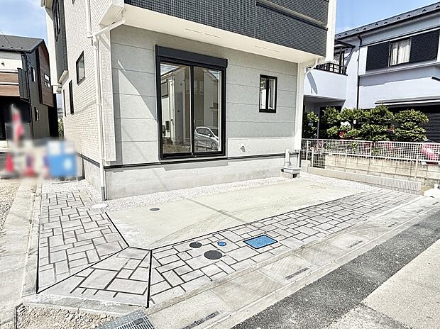 駐車2台可能!急なお客様の駐車に。また、ご家族の自転車スペースとしても大活躍。