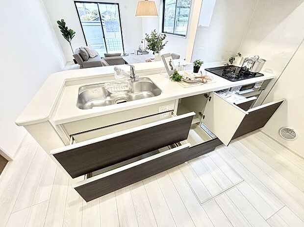 使いやすさを優先したスライド式収納タイプ!