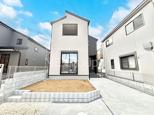 洗練された外観、上質な住空間が広がる室内は永く安心して過ごせる住居です。