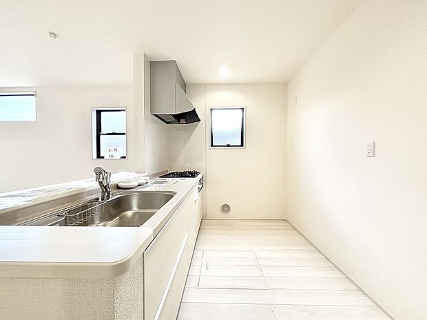 ゆとりあるキッチンではご家族と楽しくお料理ができます。