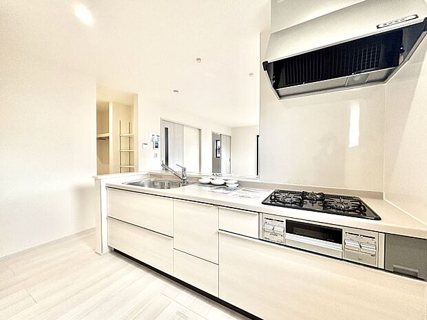 料理をしながらでもご家族との会話を楽しめる対面キッチン