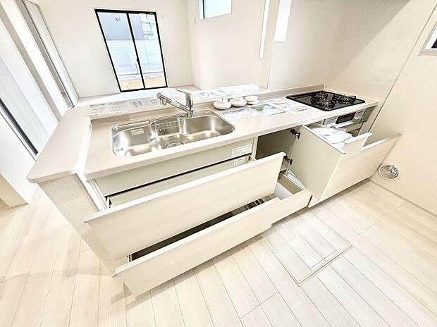 使いやすさを優先したスライド式収納タイプ!