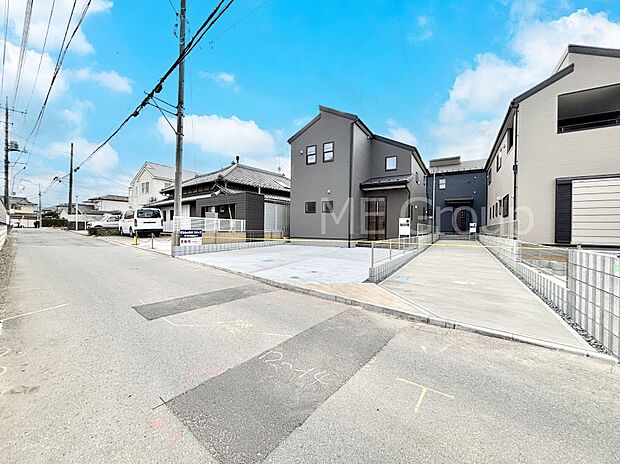 前面道路はきちんと整備されています