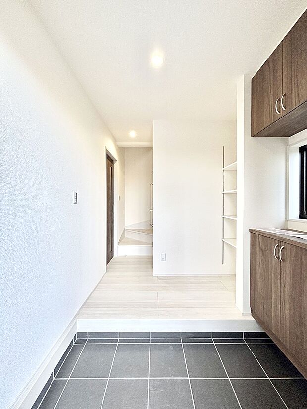 家族の帰宅やお客様をあたたかく迎える玄関