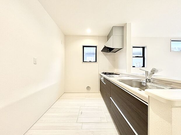 ゆとりあるキッチンではご家族と楽しくお料理ができます。