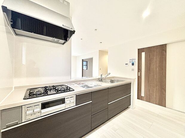 料理をしながらでもご家族との会話を楽しめる対面キッチン