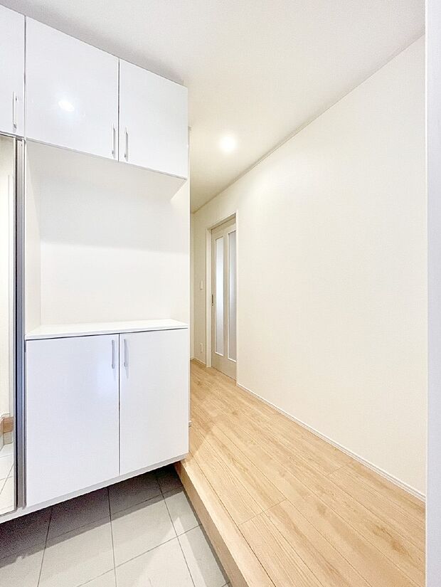 いつもきれいにしておきたい玄関ですね。