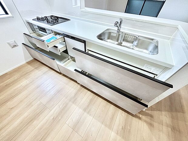 使いやすさを優先したスライド式収納タイプ！