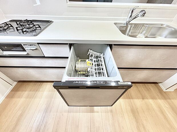 面倒なお片づけは食洗機にお任せ！家事の負担が減って、時間にも気持ちにもゆとりができます。