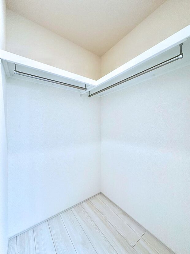 ウォークインクローゼット付きで生活空間を広く利用できます。