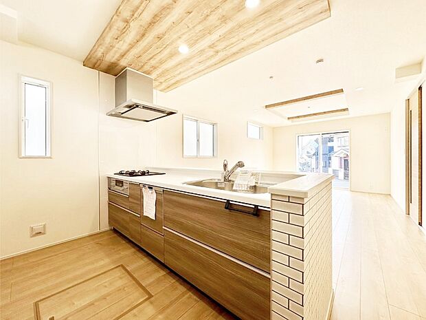 料理をしながらご家族との会話を楽しめる対面カウンターキッチン