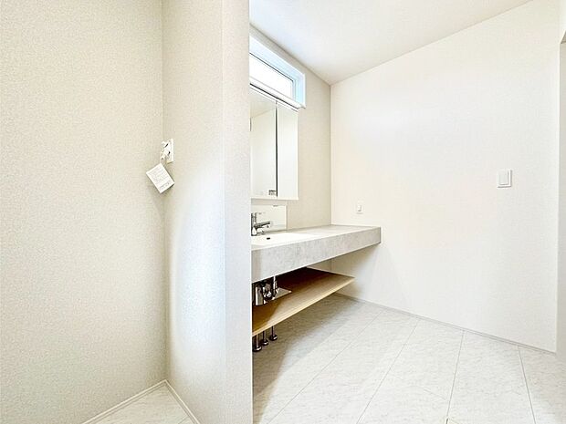 広々とゆとりのあるランドリースペース