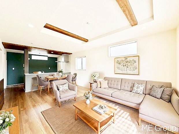 落ち着いた雰囲気のLDKは家族みんなの快適空間※家具はCGです