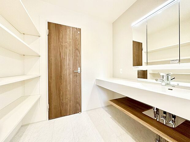 可動棚付きランドリースペース