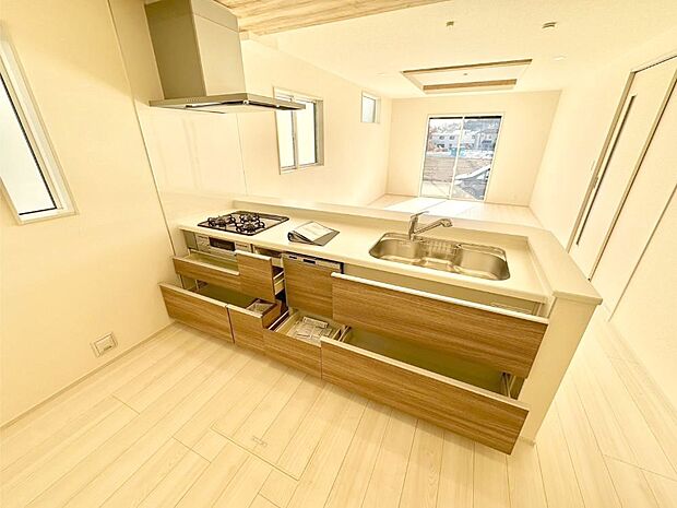 使いやすさを優先したスライド式収納タイプ！