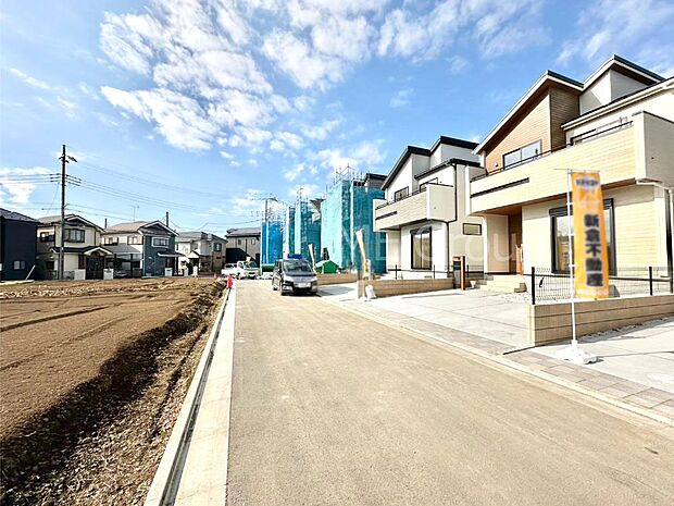 前面道路はきちんと整備されています  