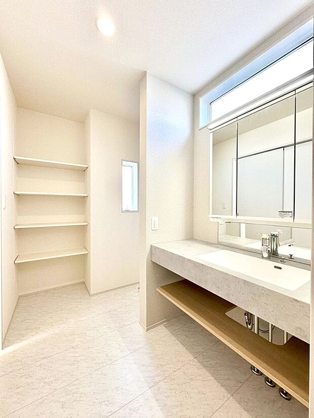 清潔感のある快適空間です。毎日の身支度も気持ち良くお使い頂けます。 