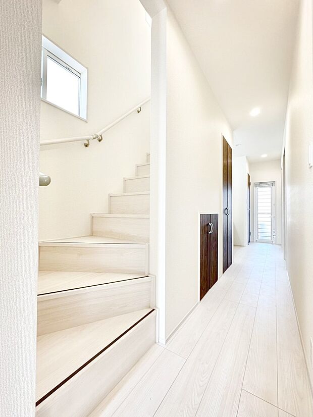 安全性を考慮し階段には手すりを設置しています