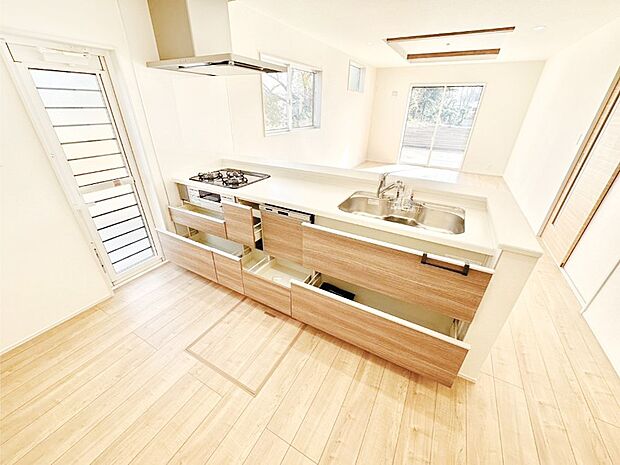 使いやすさを優先したスライド式収納タイプ！