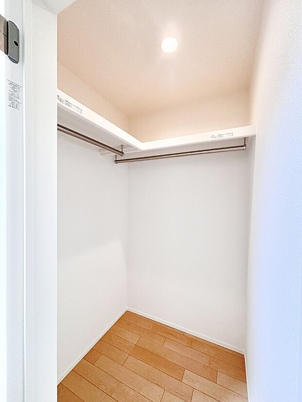 ウォークインクローゼットの活用で生活空間スッキリ　