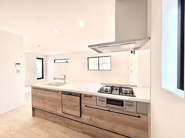 料理をしながらでもご家族との会話を楽しめる対面キッチン