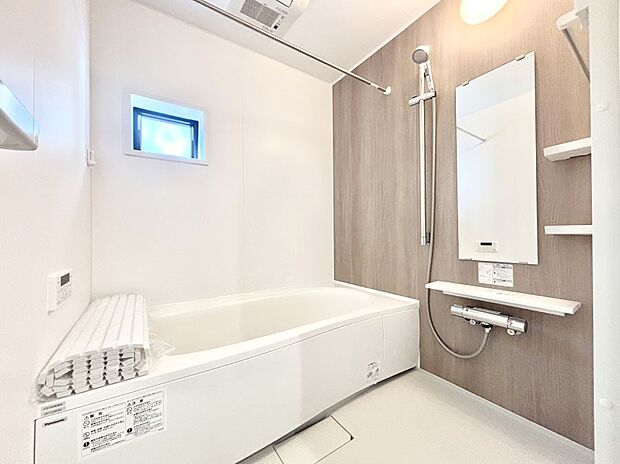 落ち着いた雰囲気でゆっくりお寛ぎいただけるバスルーム