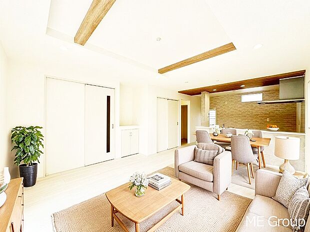 落ち着いた雰囲気のLDKは家族みんなの快適空間※家具はCGです