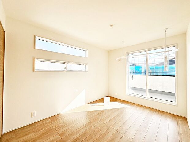 明るいバルコニーサイドに洋室を設置。目覚めの良い寝室に。