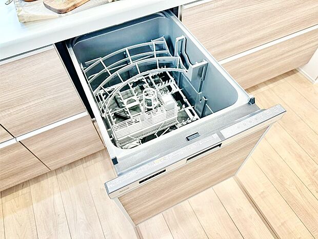 面倒なお片づけは食洗機にお任せ！家事の負担が減って、時間にも気持ちにもゆとりができます。